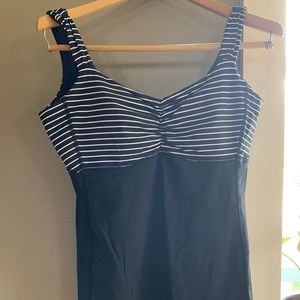 Lululemon tank top bra size 6